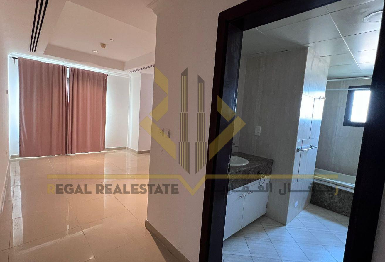 Spacious semi-furnished 2-bedroom in porto arabia - Apartment in Porto Arabia