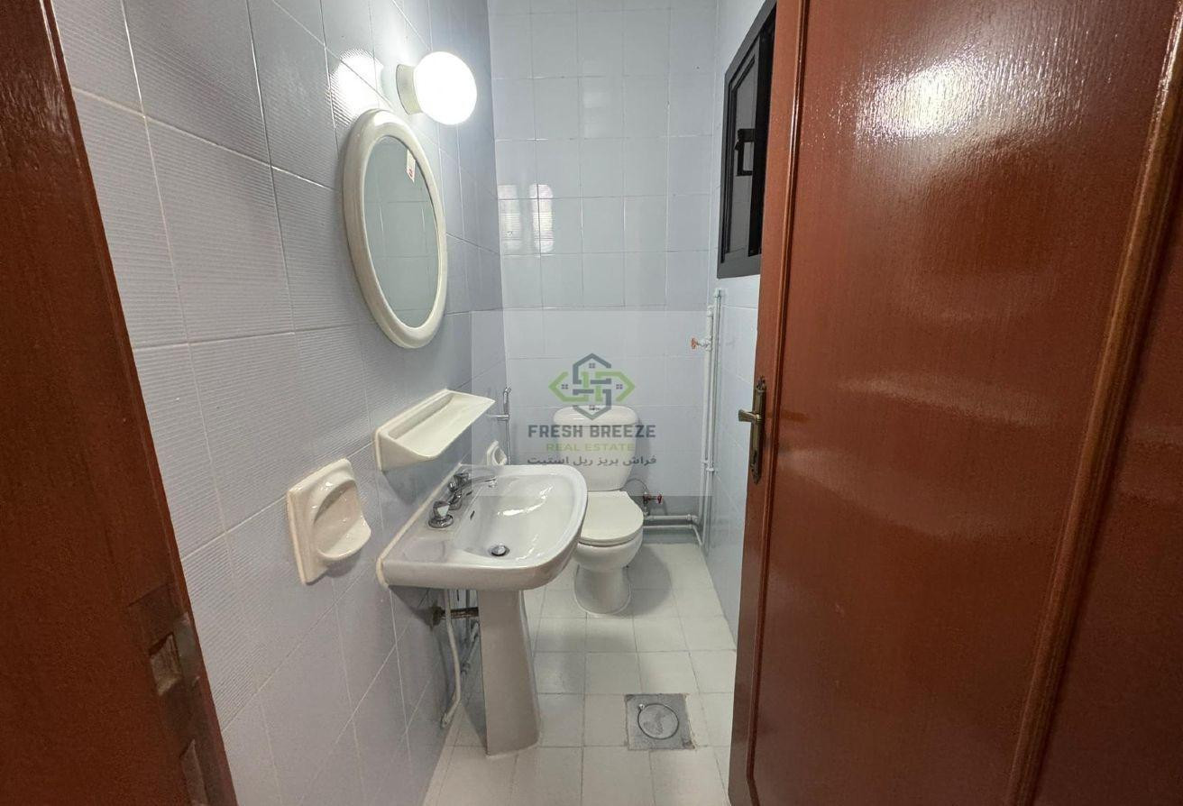 3BHK SEMI-FURNISHED APARTMENT WITH BALCONY . - Apartment in Al Maamoura