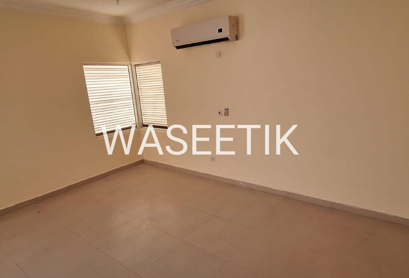 Villa 6bhk inside a nice Compound in Umm Al Amad - Villa in Q City Compound