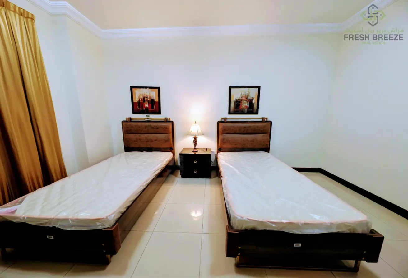 Huge 2BHK Closed To Hammad Metro + One Month Free - Apartment in West Porto Drive