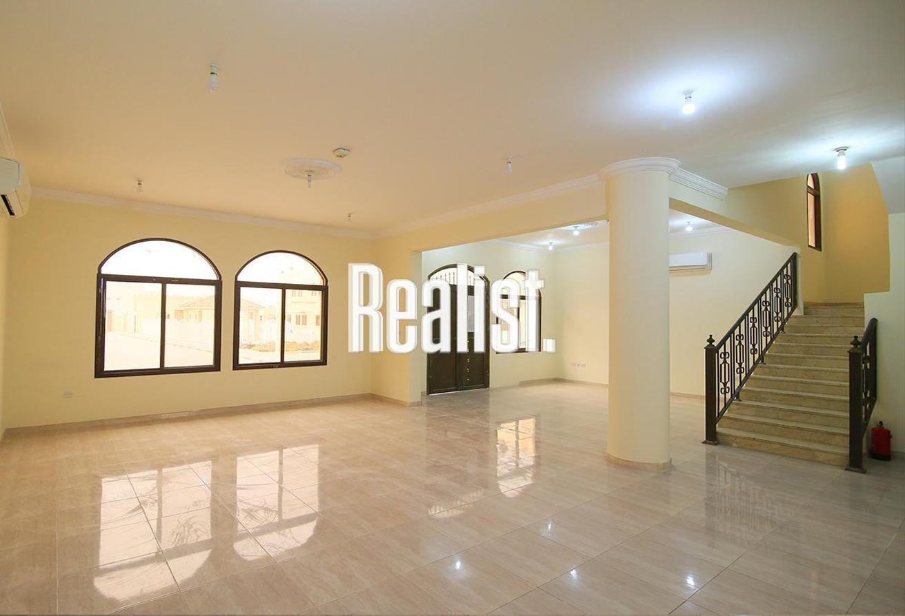 READY TO MOVE IN VILLA FOR SALE WITH TITLE DEED - Villa in Umm Al Amad