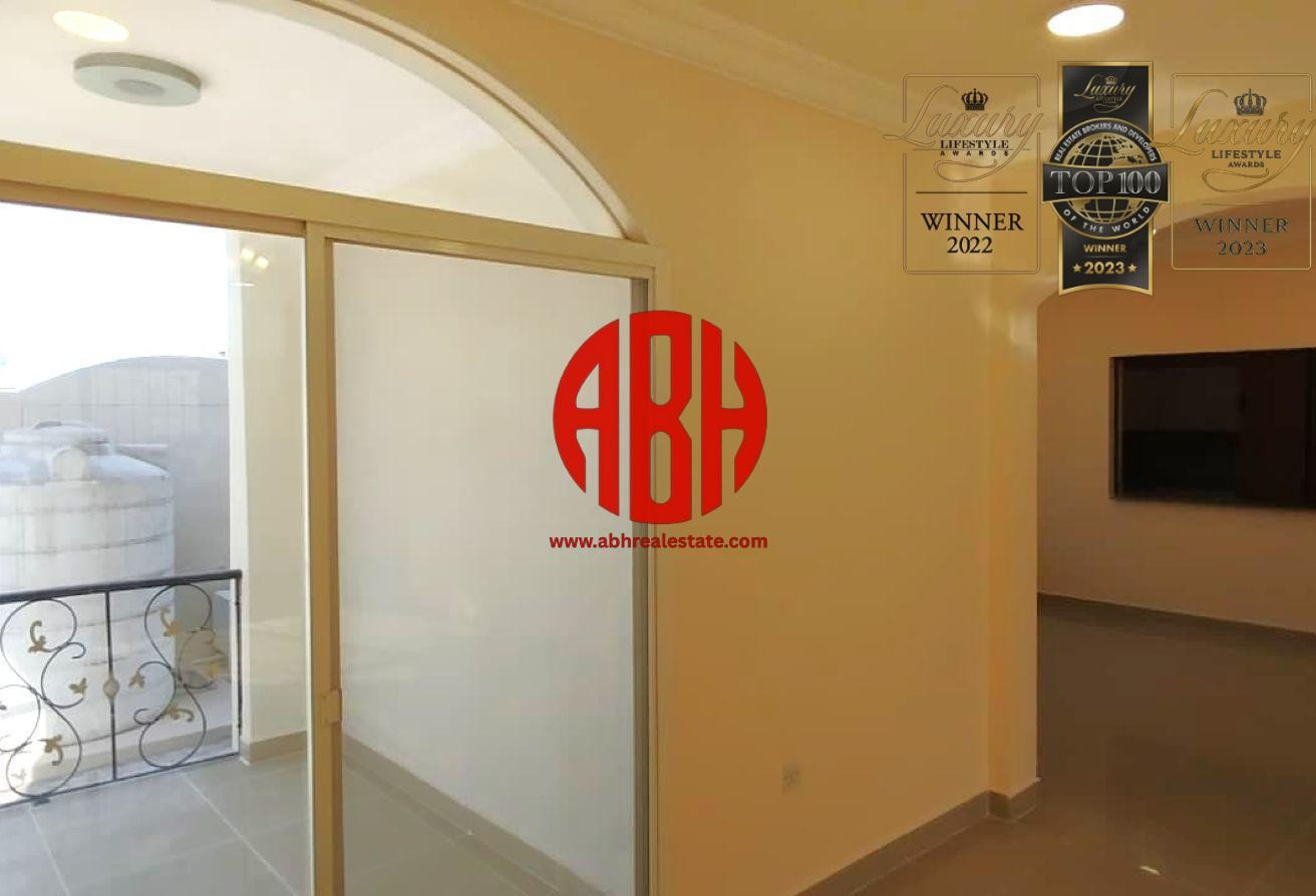 HOT OFFER | 1 MONTH FREE | 4BR + MAID FAMILY VILLA - Compound Villa in Souk Al gharaffa