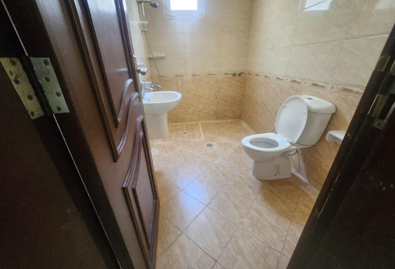 Compound Unfurnished Villa| 06 Bedrooms| For Staff - Compound Villa in Umm Al Seneem Street