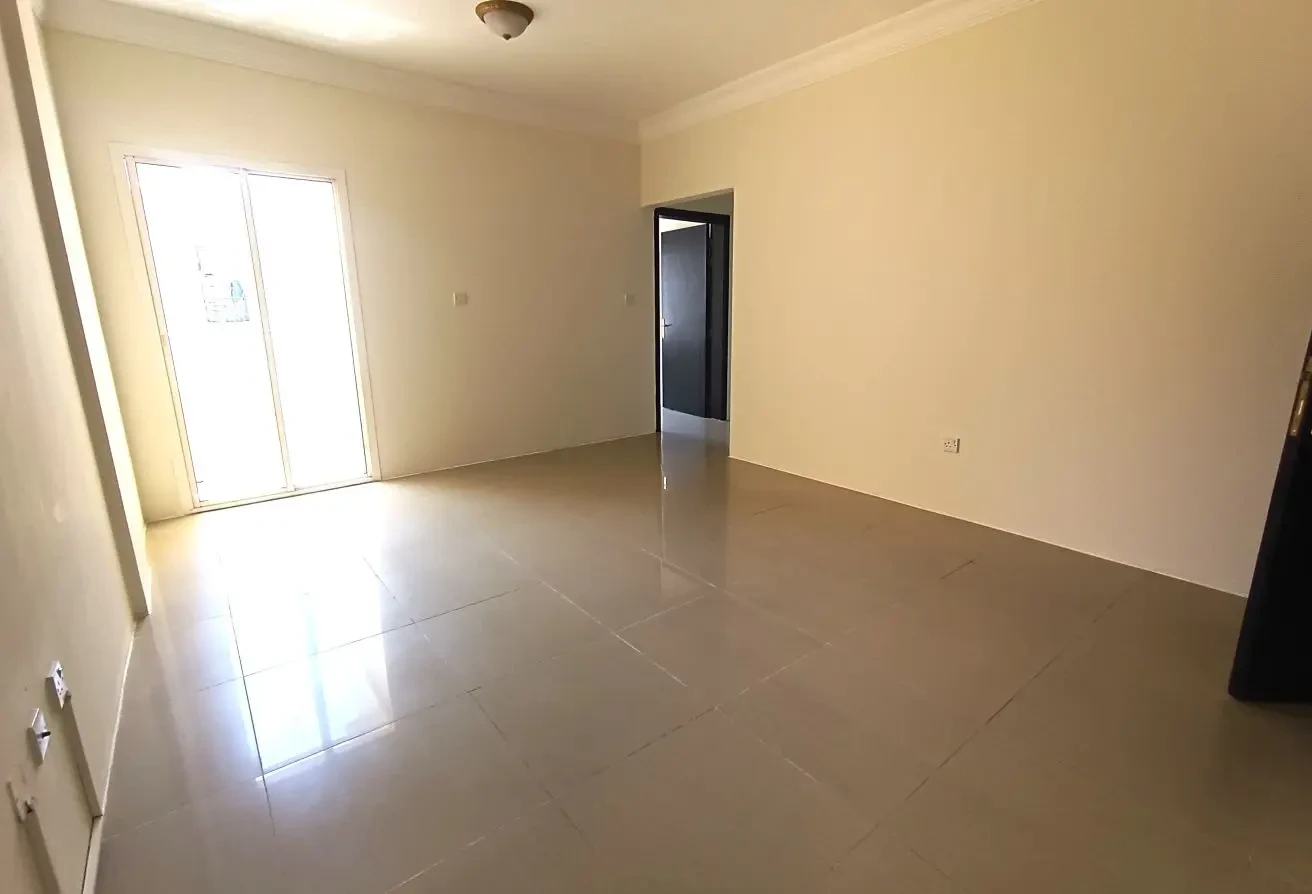 SPACIOUS UNFURNISHED 3BHK APARTMENT - AL SADD - Apartment in Al Sadd