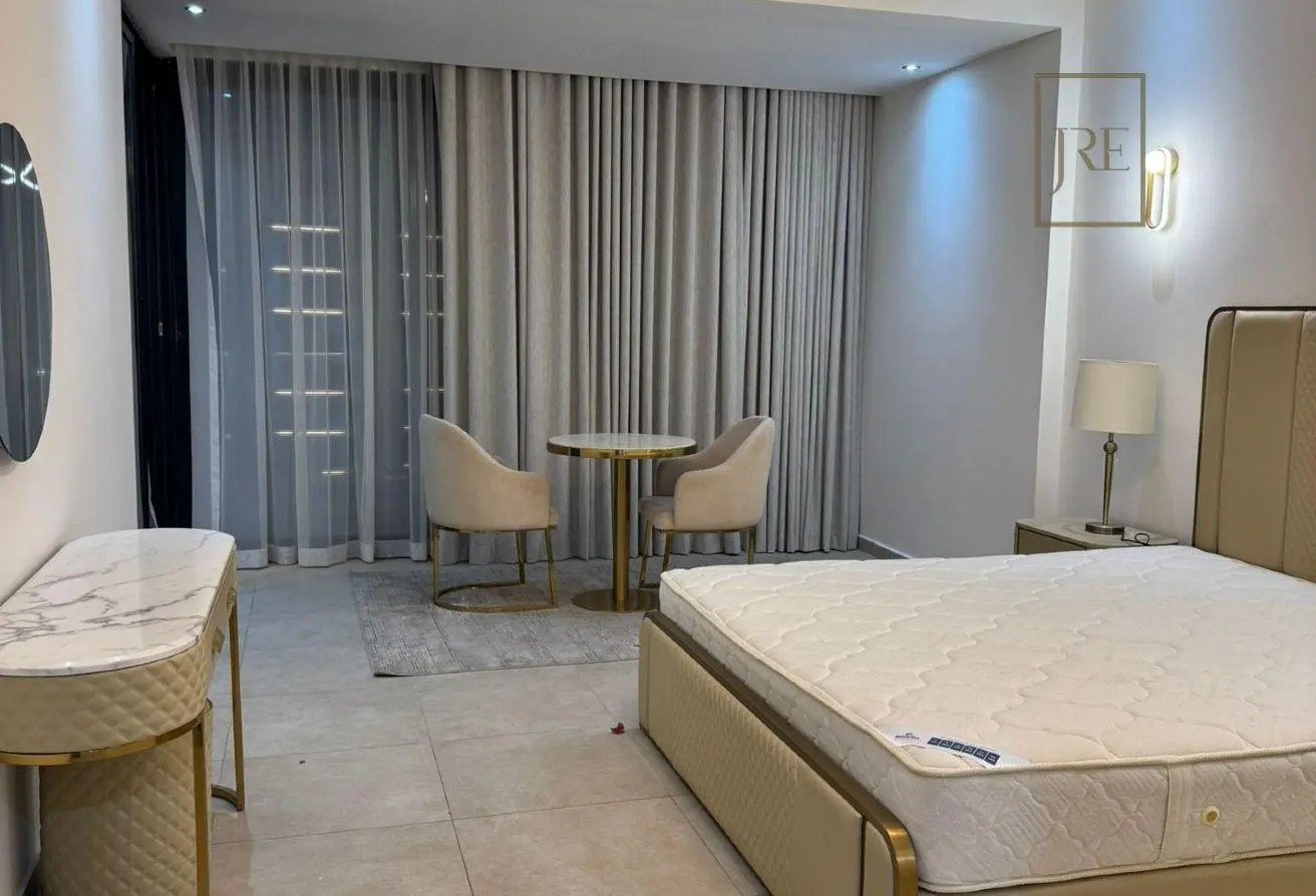 HURRY UP / GOOD INVESTMENT / STADUIM VIEW