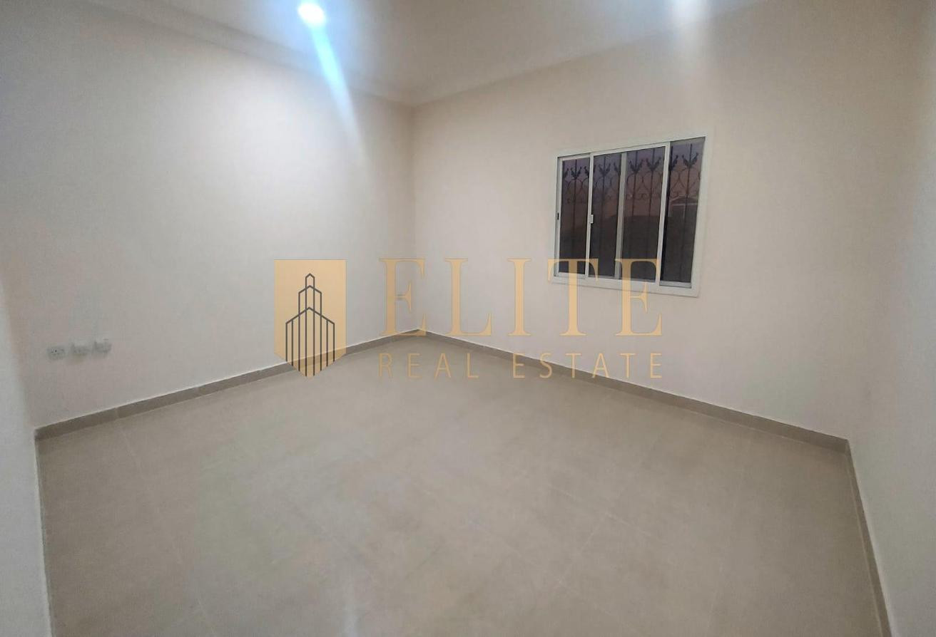 4-bedroom 5 bathroom in Duhail and 1 month free - Compound Villa in Souk Al gharaffa