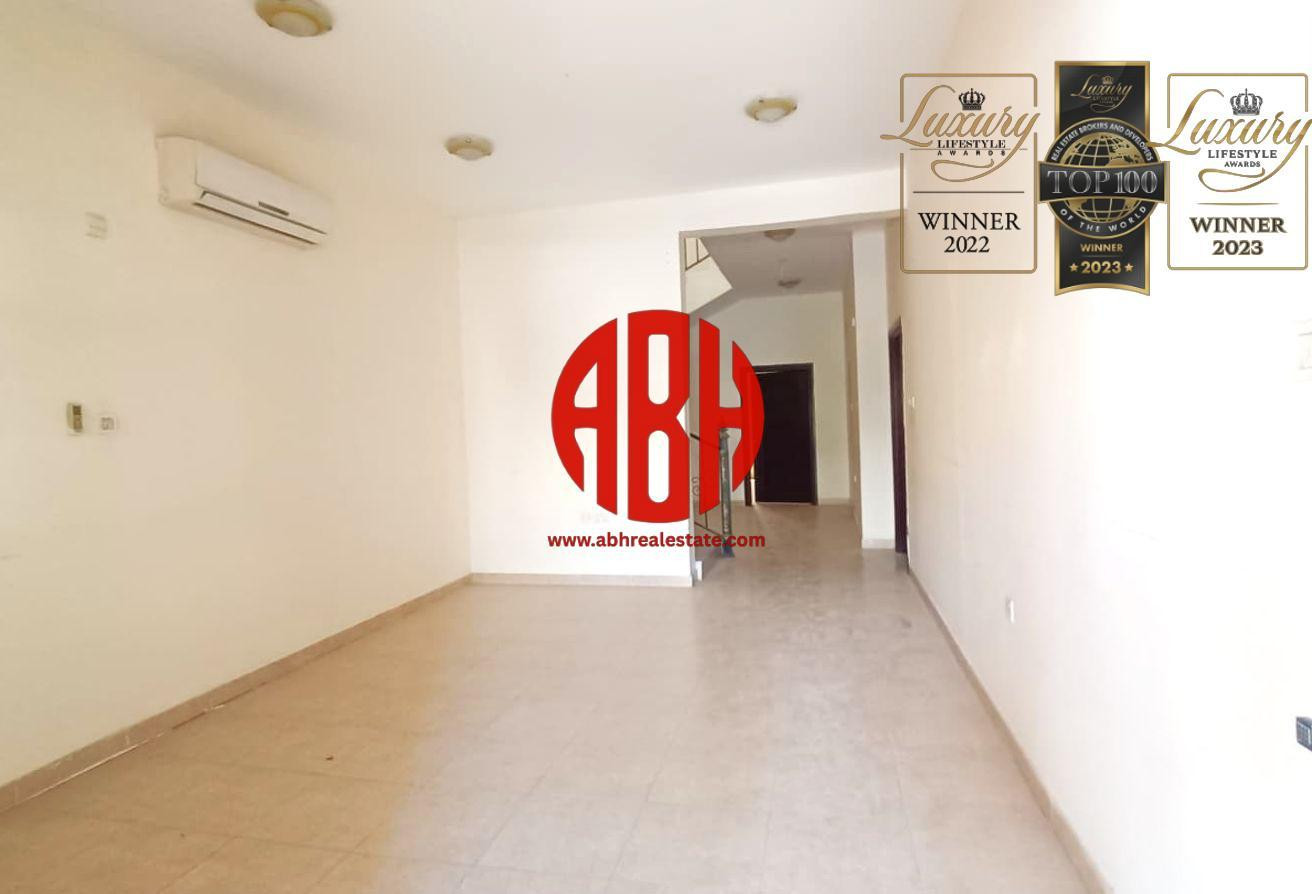 GREAT DEAL! | 5BDR + MAID &amp; DRIVER + MAJLIS VILLA - Compound Villa in Al Sakhama
