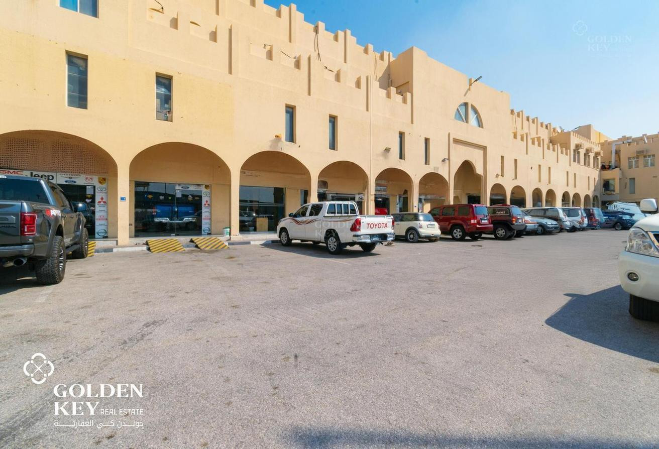 CAR MAINTENANCE SHOP | ACCESSIBLE | 180 SQM - Retail in Al Aziziyah
