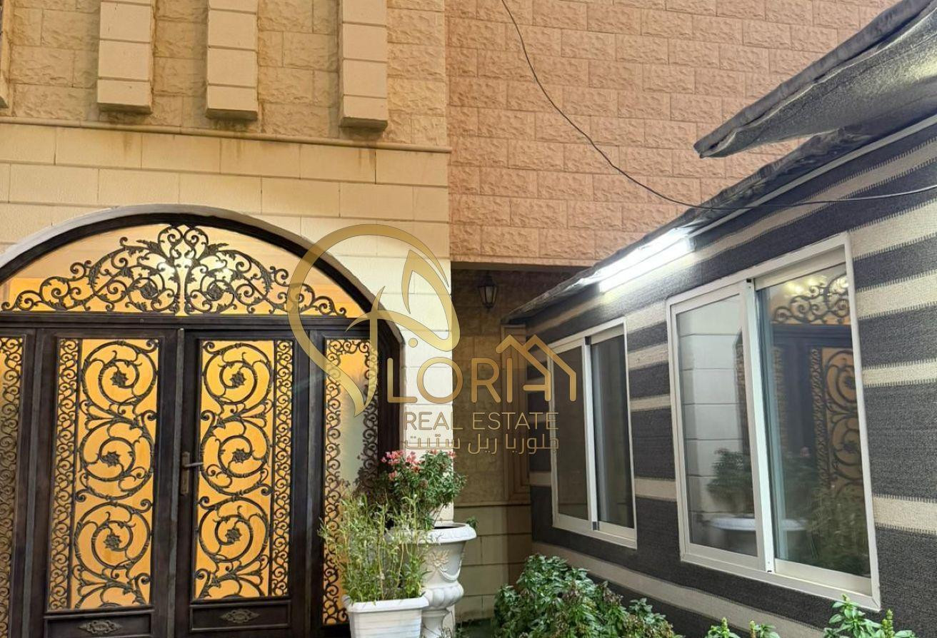 فيلا بحاله ممتازه في العزيزيه للبيع بسعر الأرض - Villa in Al Azizia Street