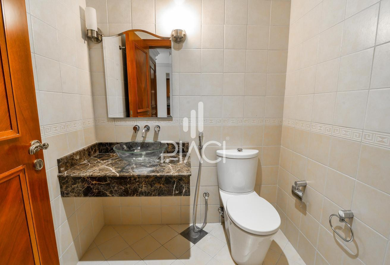 Fabulous Semi Furnished 1 BD Aprt. | Porto Arabia - Apartment in East Porto Drive