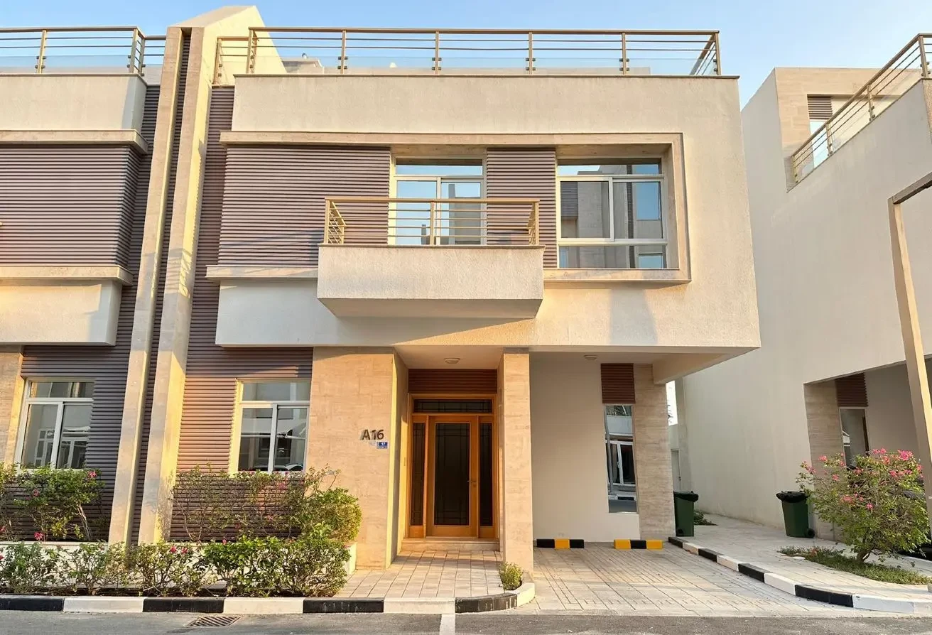 LUXURY FUSHISHED VILLA IN COMPOUND NEAR ASPIRE - Compound Villa in AlMuraikh
