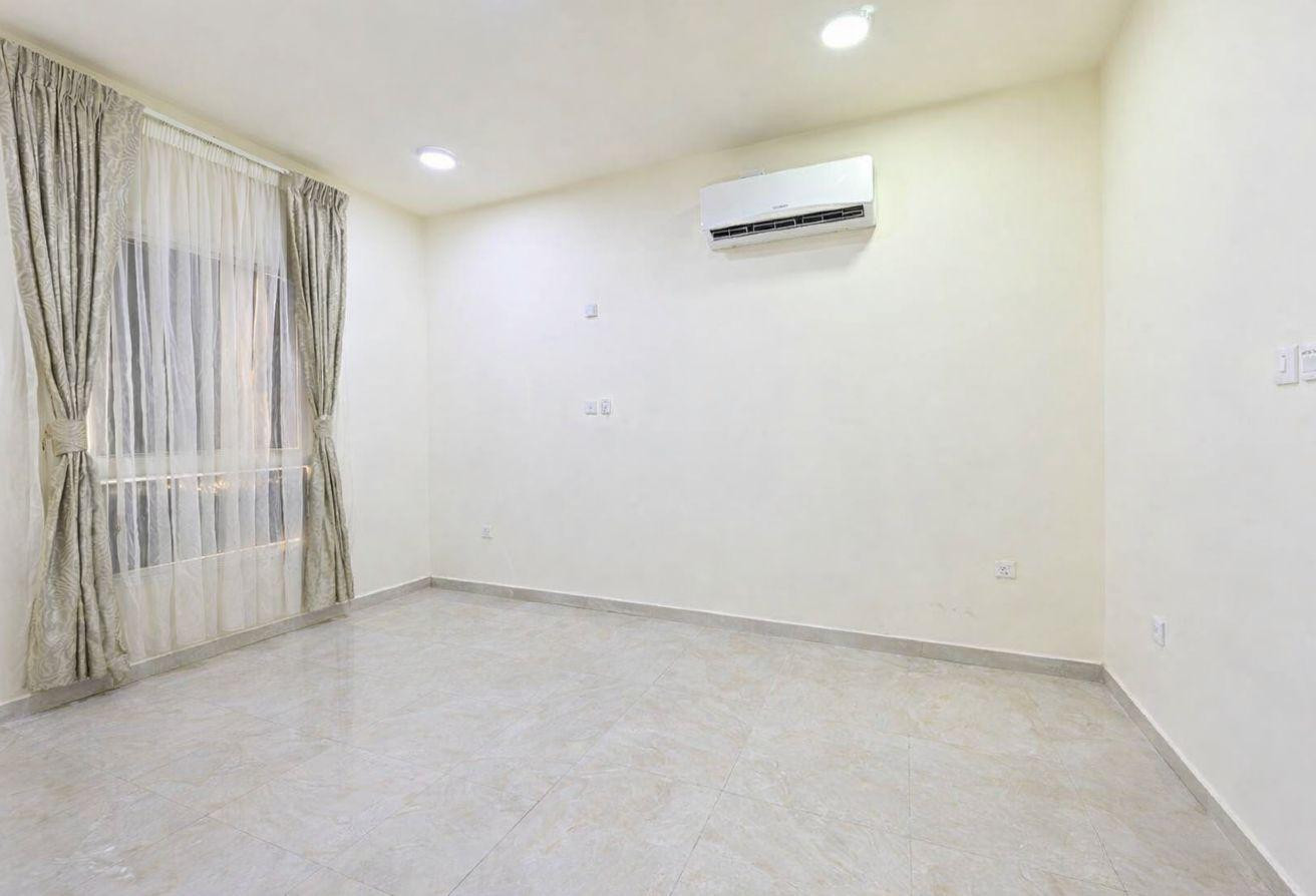 SPACIOUS | 5 BEDROOMS | MAID ROOM | PRIME LOCATION - Villa in Bu Hamour Street