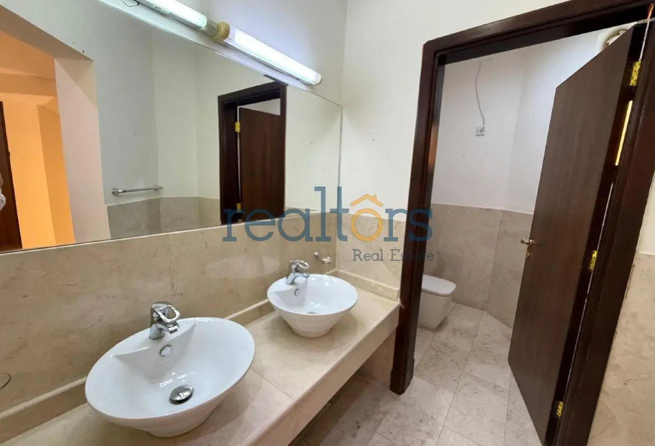 Stand Alone Spacious 6Bed Villa with Private Pool - Villa in Al Waab Street