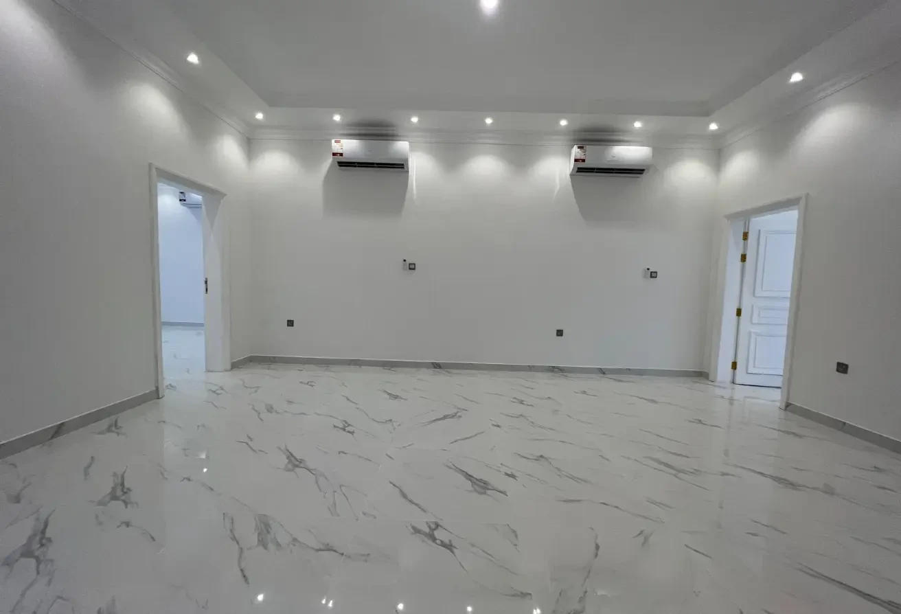 Lovely Brand New Villa With Modern Style In Duhail - Villa in Al Duhail