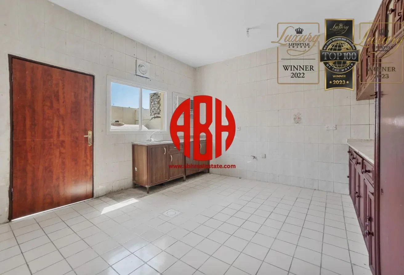 MODERN 5-BDR VILLA | GATED COMMUNITY | PRIME SPOT - Villa in Al Hadara Street