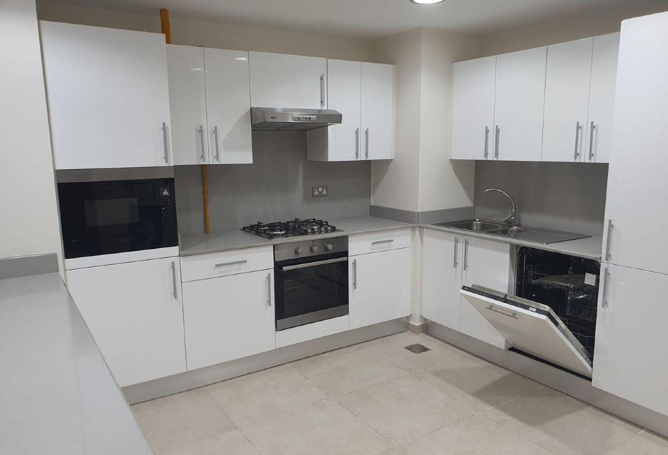 In Front Of Vendom Mall / Lovely One Bed Apartment - Apartment in Marina District