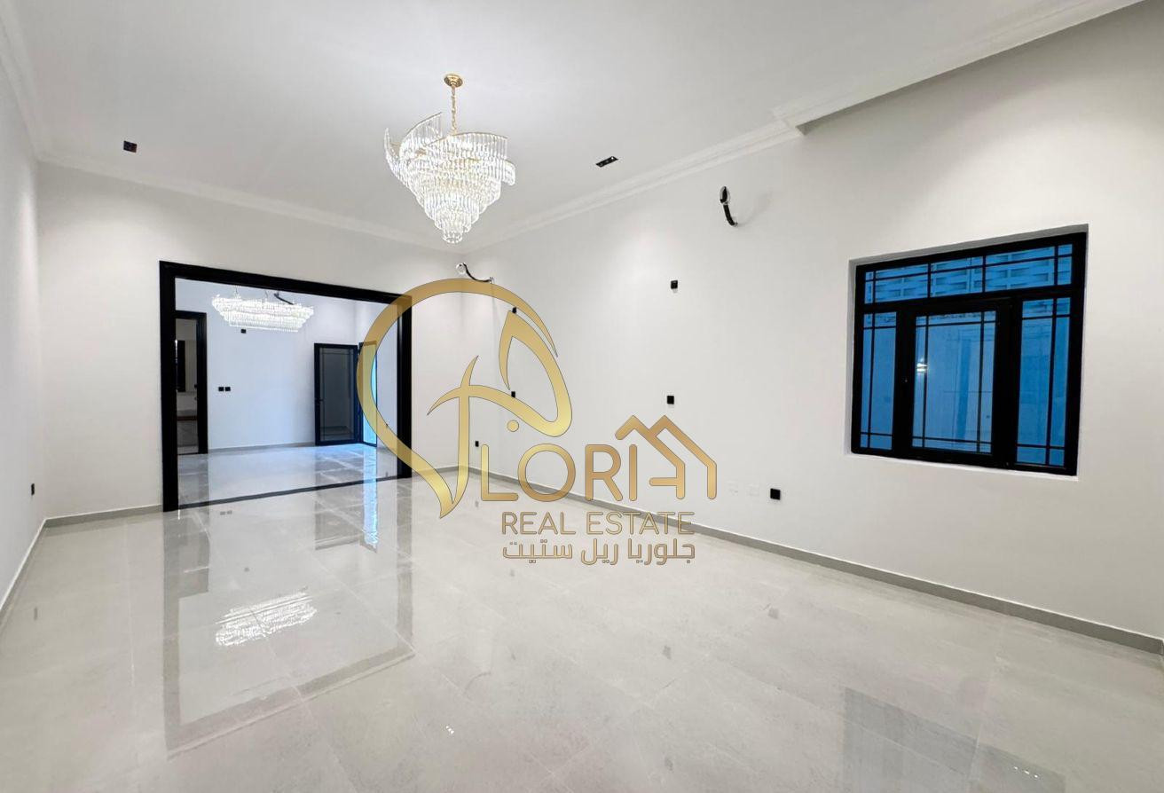 فيلا جديده 9 غرف ماستر للبيع في عنيزة على شارعين - Villa in Onaiza Street