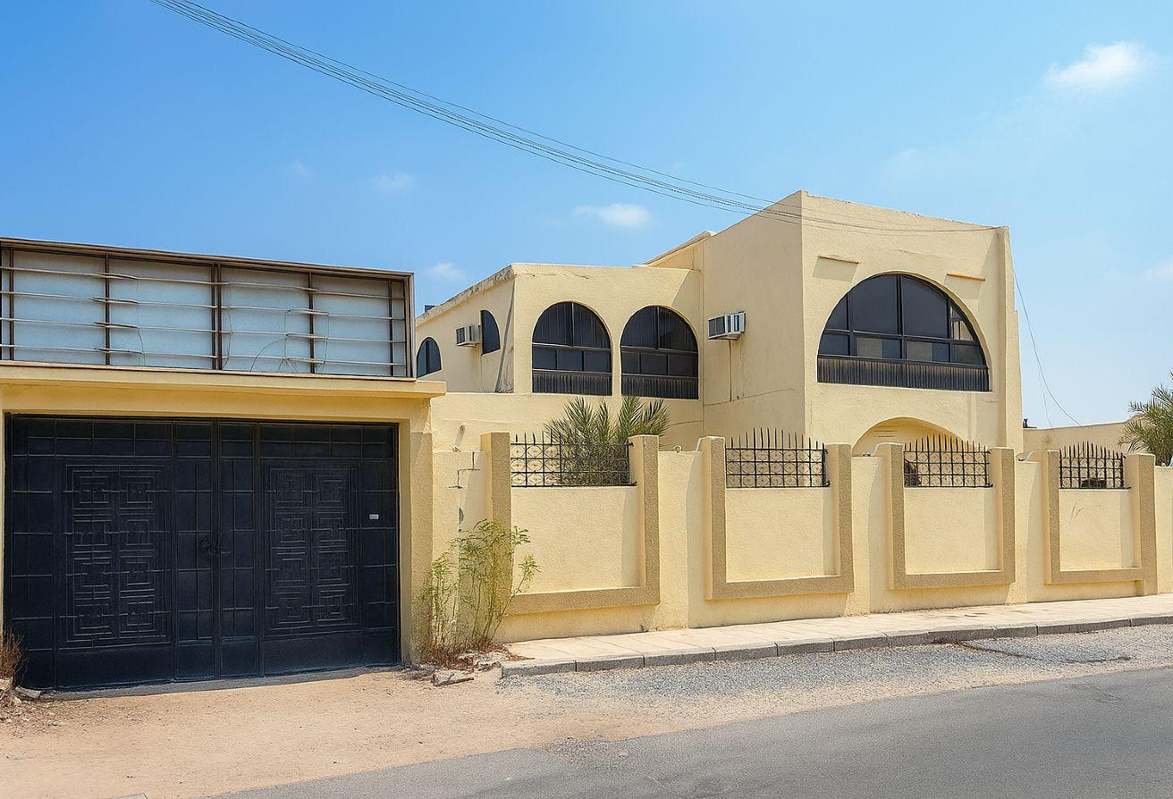 INVESTMENT OPPORTUNITY – 5BR RENTED VILLA - Villa in Al Luqta