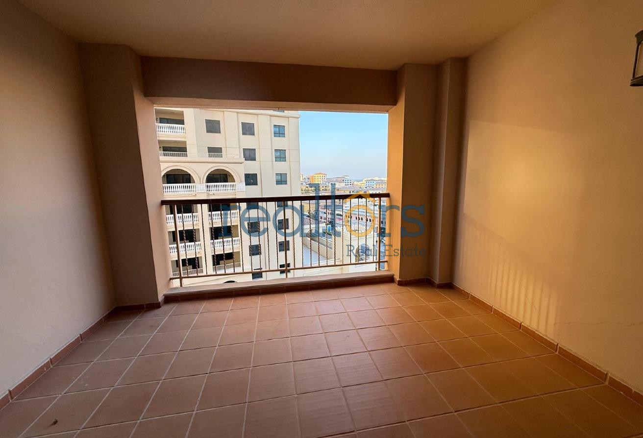 SPECIOUS 1 BED WITH 2 CAR PARKING TITLE DEED - Apartment in West Porto Drive