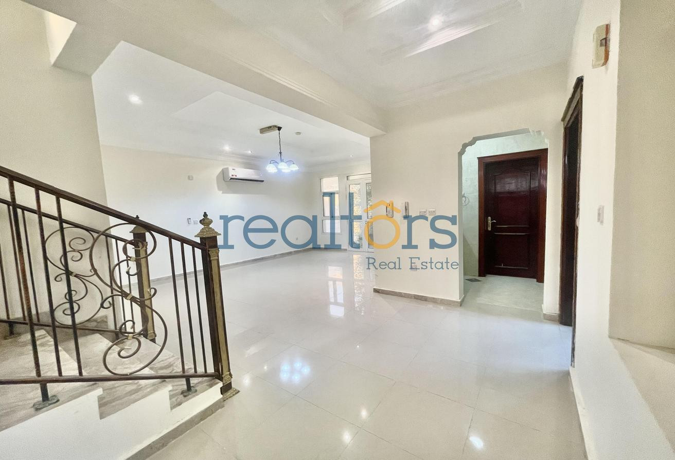 Cozy | Intriguing | 4 BR UF Villa | Compound - Villa in AlMuraikh