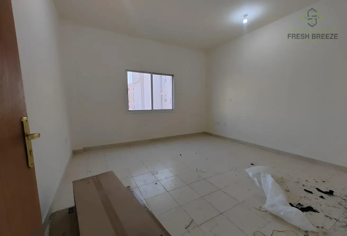 Spacious 3 BHK Un Furnished Steps From Mirqab Mall - Apartment in Al Nasr Street