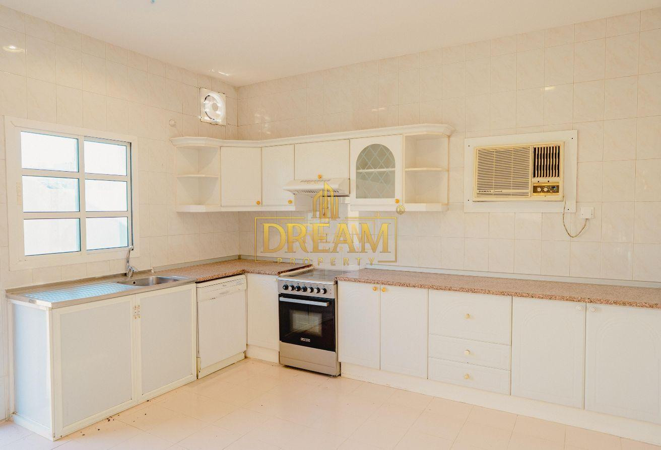 NEWLY RENOVATED COMPOUND | 5BHK SF VILLA FOR RENT - Villa in Al Thumama