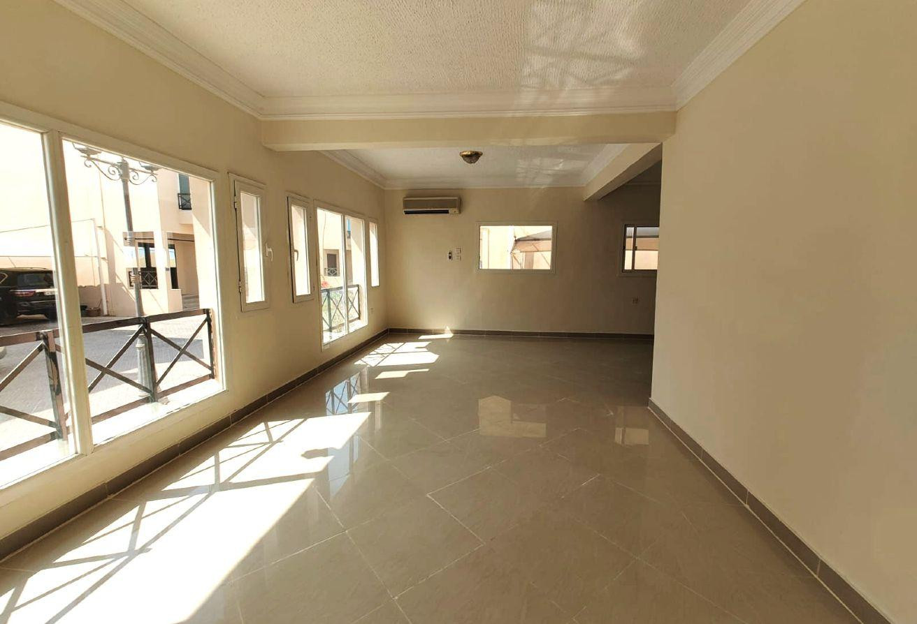 Amazing 3BHK Villa For Family With Amenities - Apartment in Souk Al gharaffa