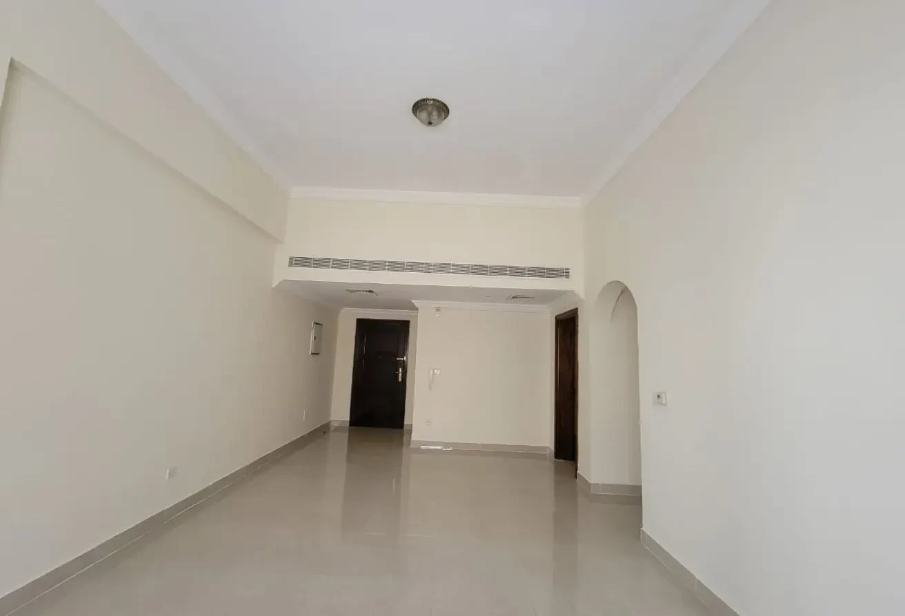 2 BHK Un Furnished Apartment Near to Metro Station - Apartment in Najma Street