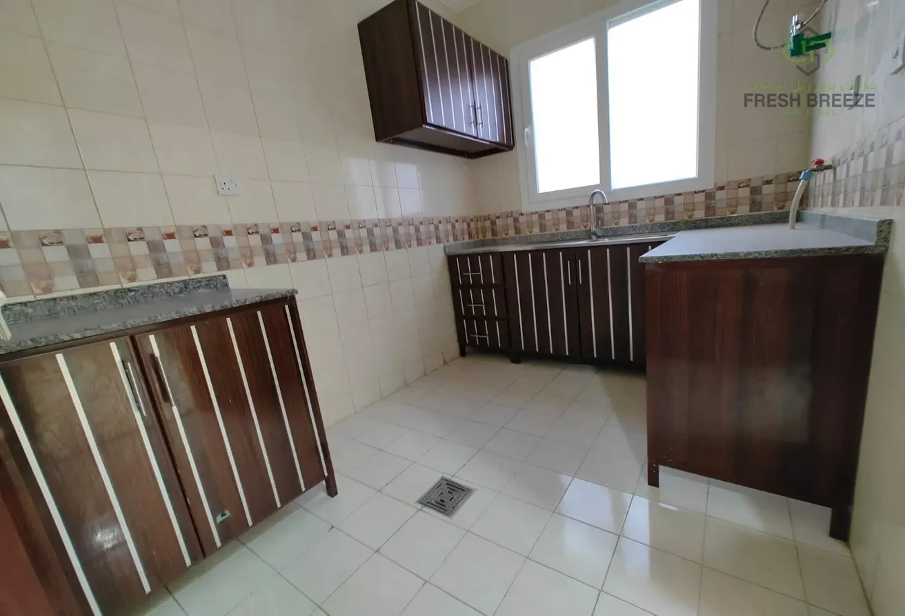 Spacious 1 BHK Un Furnished Ideal For Families. - Apartment in Umm Ghuwailina 4
