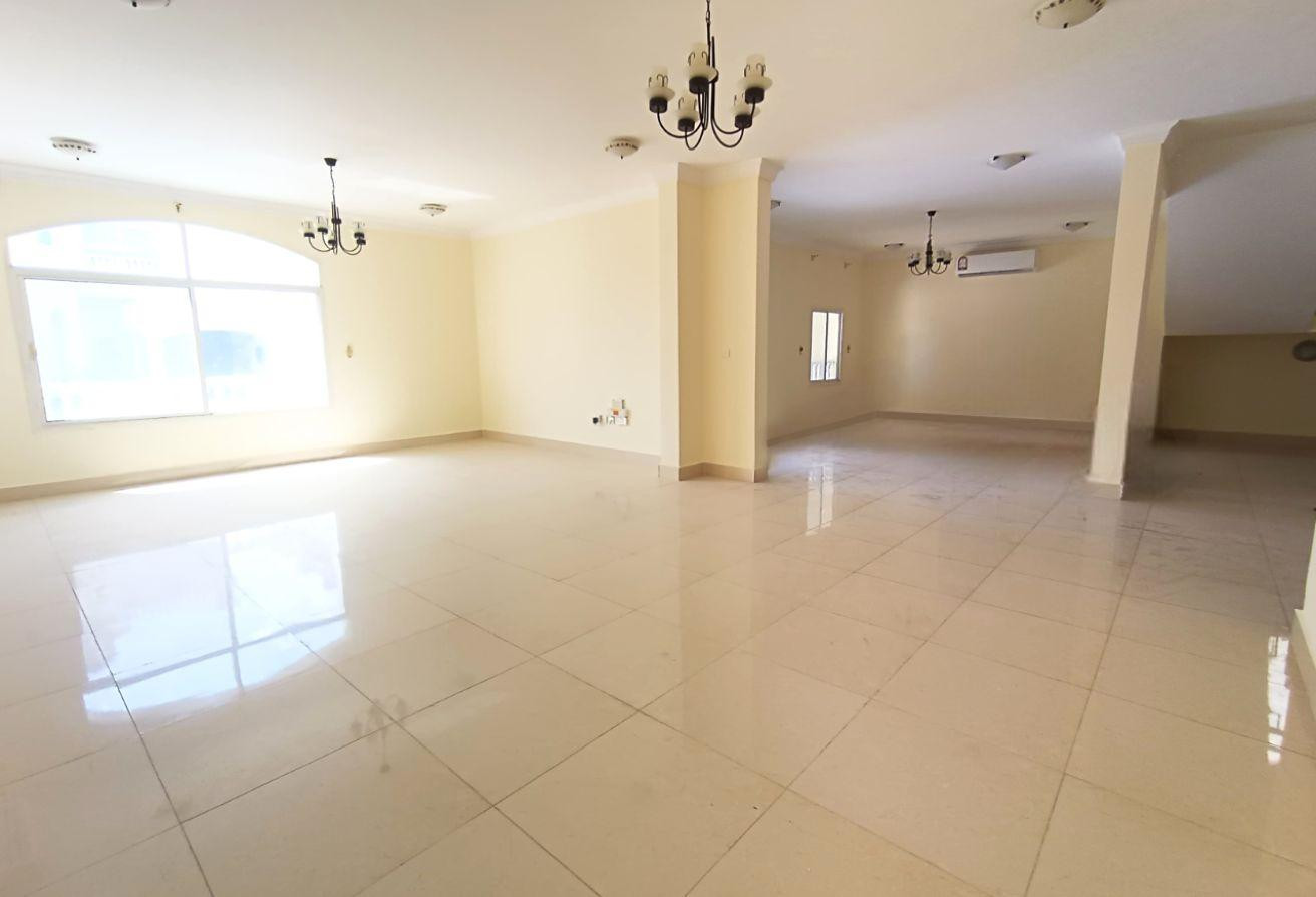 SPACIOUS 5BR COMPOUND VILLA WITH FACILITIES - Compound Villa in Doha