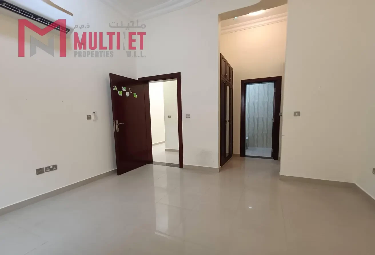 Luxury SF Villa | Modern Layout | Ideal for Living - Villa in Bu Hamour Street