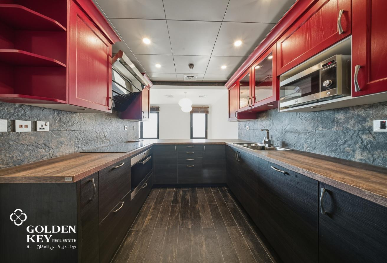 Marina View| Semi-Furnished 2BR | Spacious Layout - Apartment in West Porto Drive