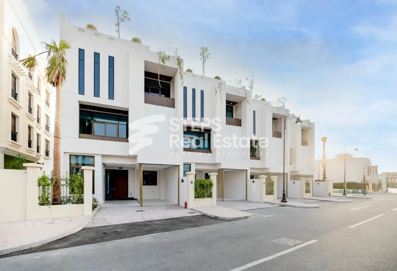 Freehold Ownership Stylish Townhouse in The Pearl - Villa in Giardino Villas
