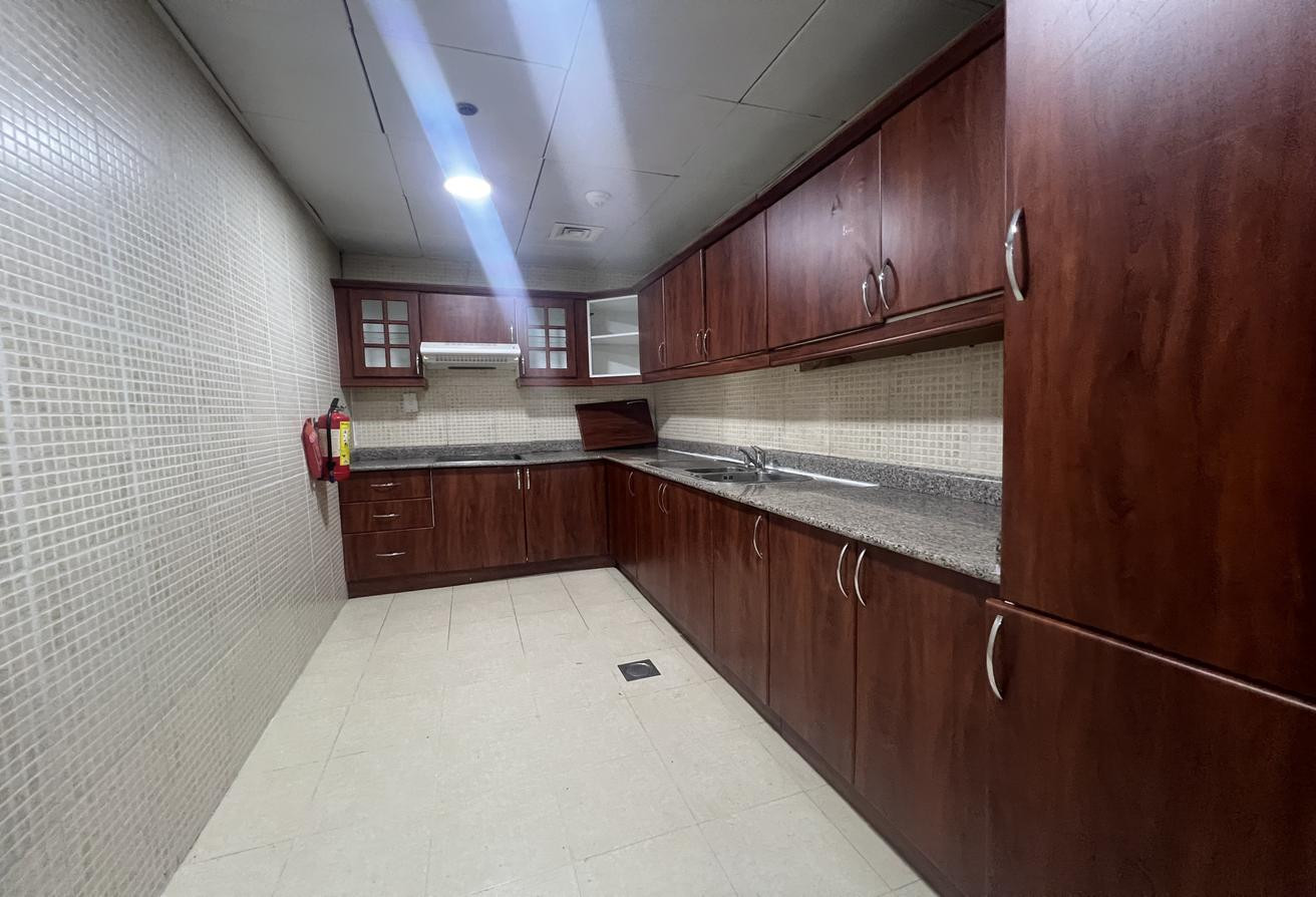 Amazing 3BHK UNFURNISHED IN NEW DOHA AREA - Apartment in New Doha