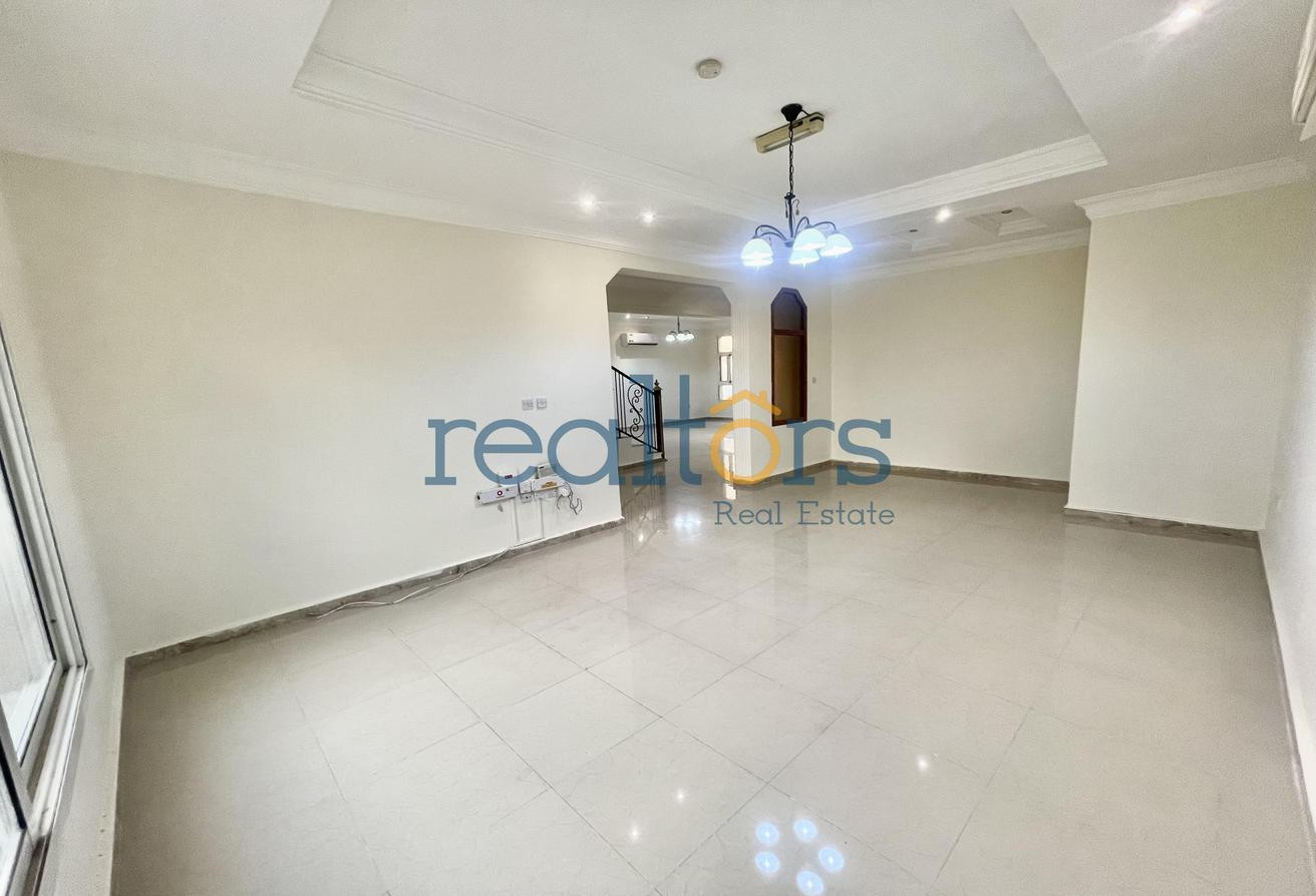 Cozy | Intriguing | 4 BR UF Villa | Compound - Villa in AlMuraikh