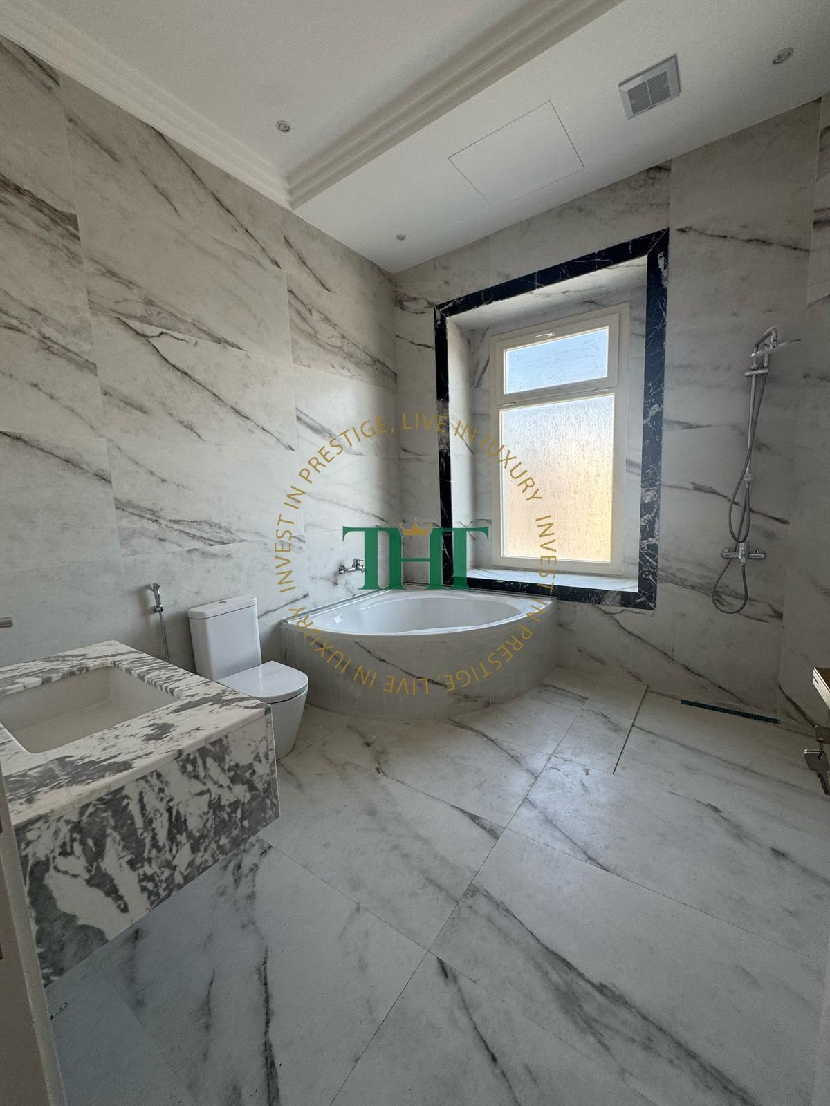 Spacious | Luxurious | Villa for Sale | with pool and Majlis - Villa in Al Duhail