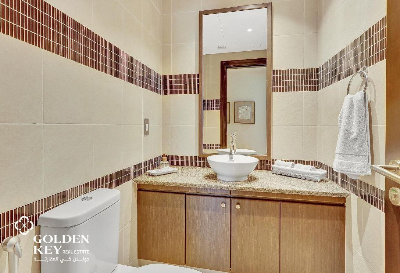 Luxury 2BR For Rent with Balcony in Porto Arabia - Apartment in West Porto Drive