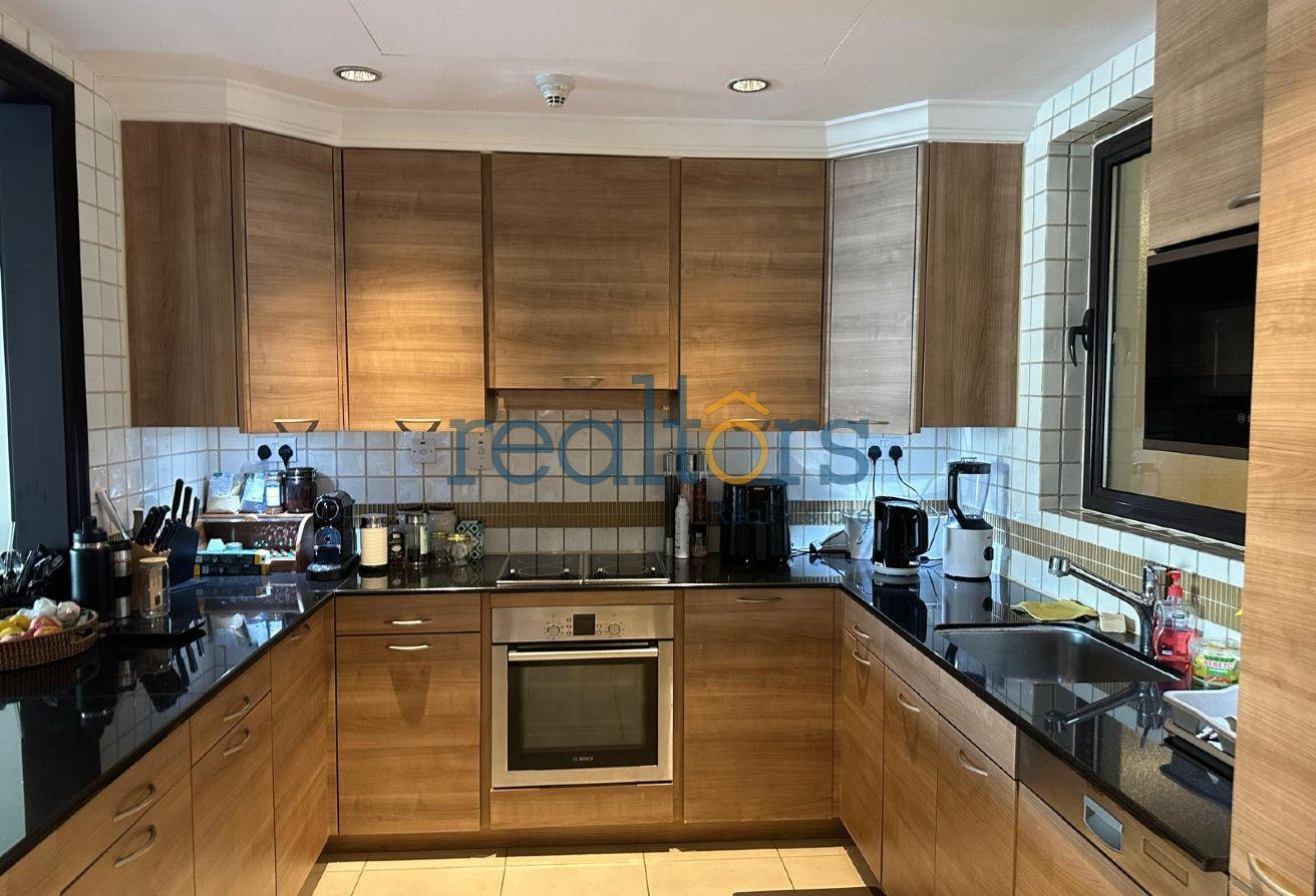 Stylish 1 BR Apartment in Porto Arabia, The Pearl - Townhouse in Porto Arabia Townhouses