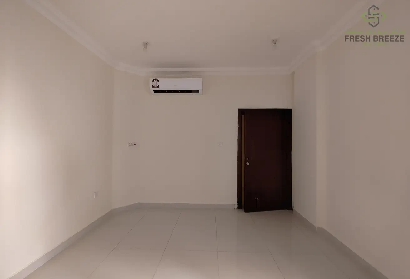 2 BHK UN FURNISHED FOR IDEAL FAMILIES NEAR METRO - Apartment in Umm Ghuwailina
