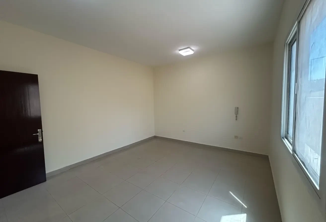 1BHK UNfurnished Apartment located at Old Airport - Apartment in Tadmur Street