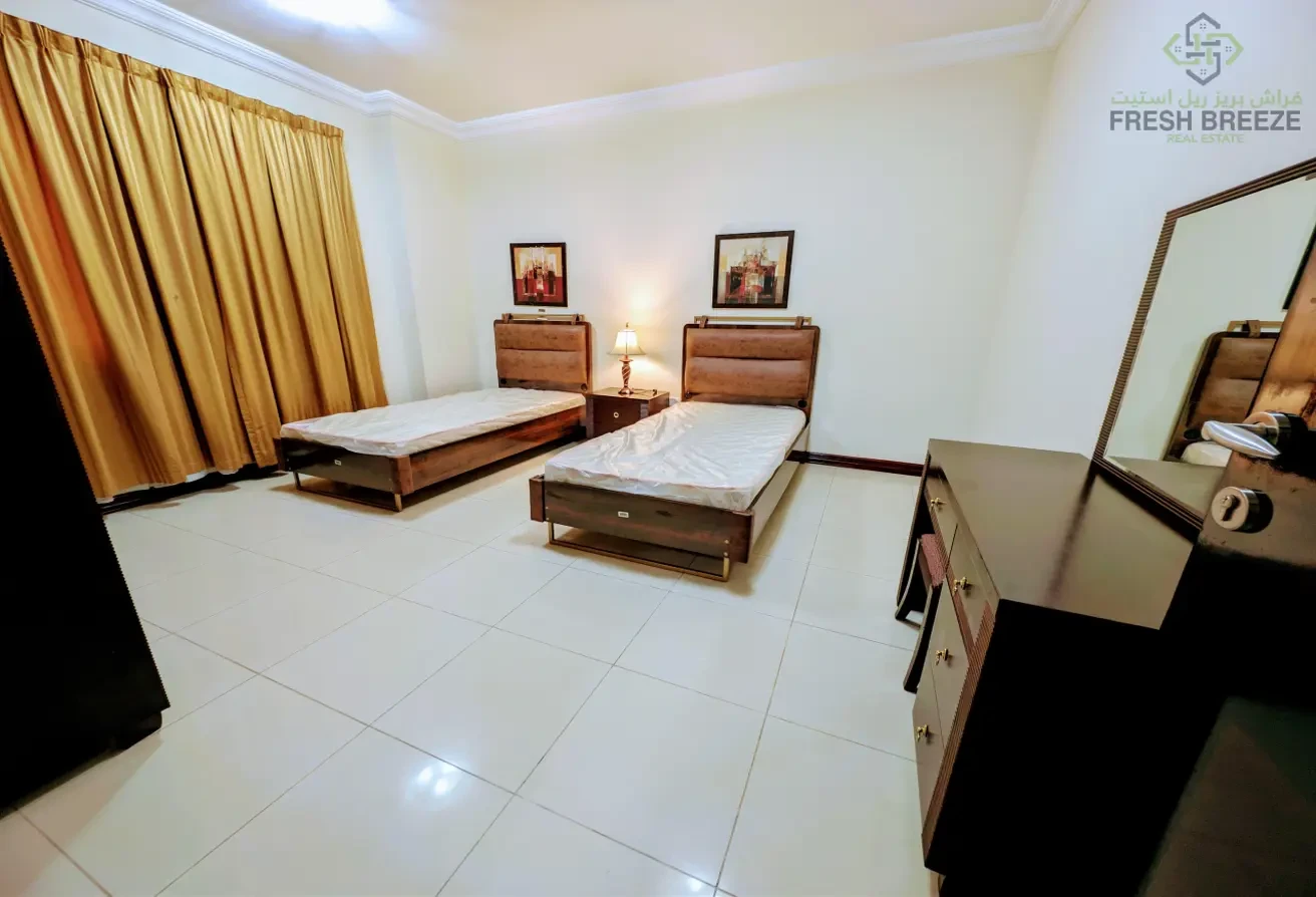 Huge 2BHK Closed To Hammad Metro + One Month Free - Apartment in West Porto Drive