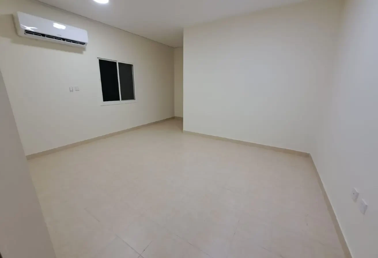 Available 3BHK Unfurnished Flat near Musheireb! - Apartment in Musheireb