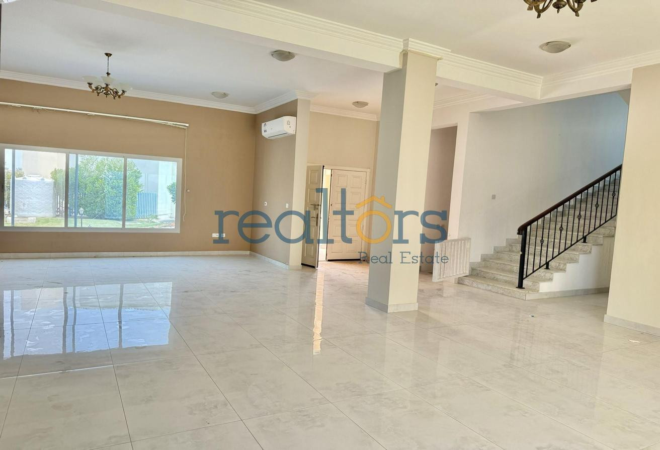 Remarkable I Spacious 4BR+Office Space I Gated Com - Villa in Al Luqta