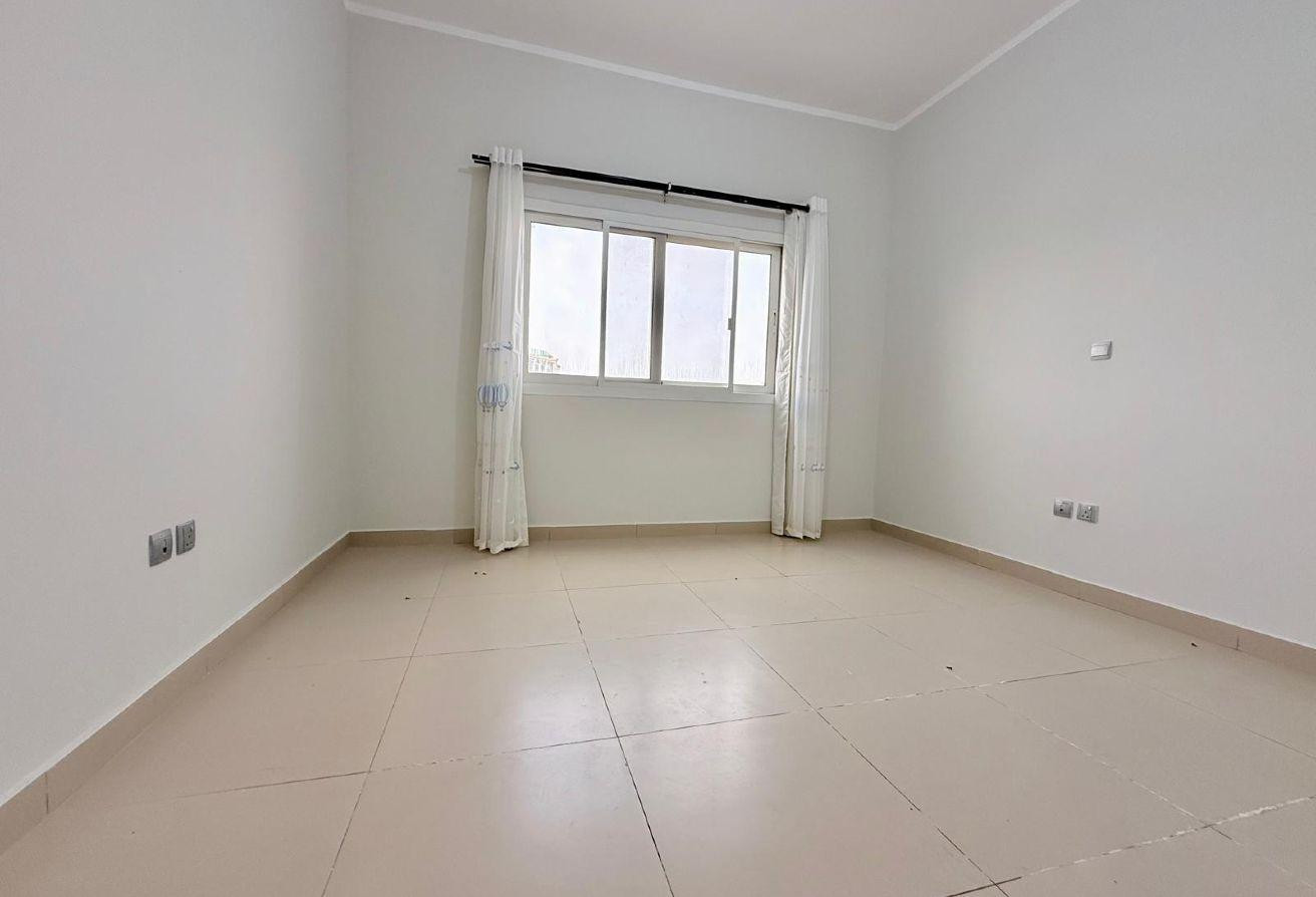 SPACIOUS AND CLEAN / 2 + MAID ROOM / NEAR MARKETS - Apartment in Dara