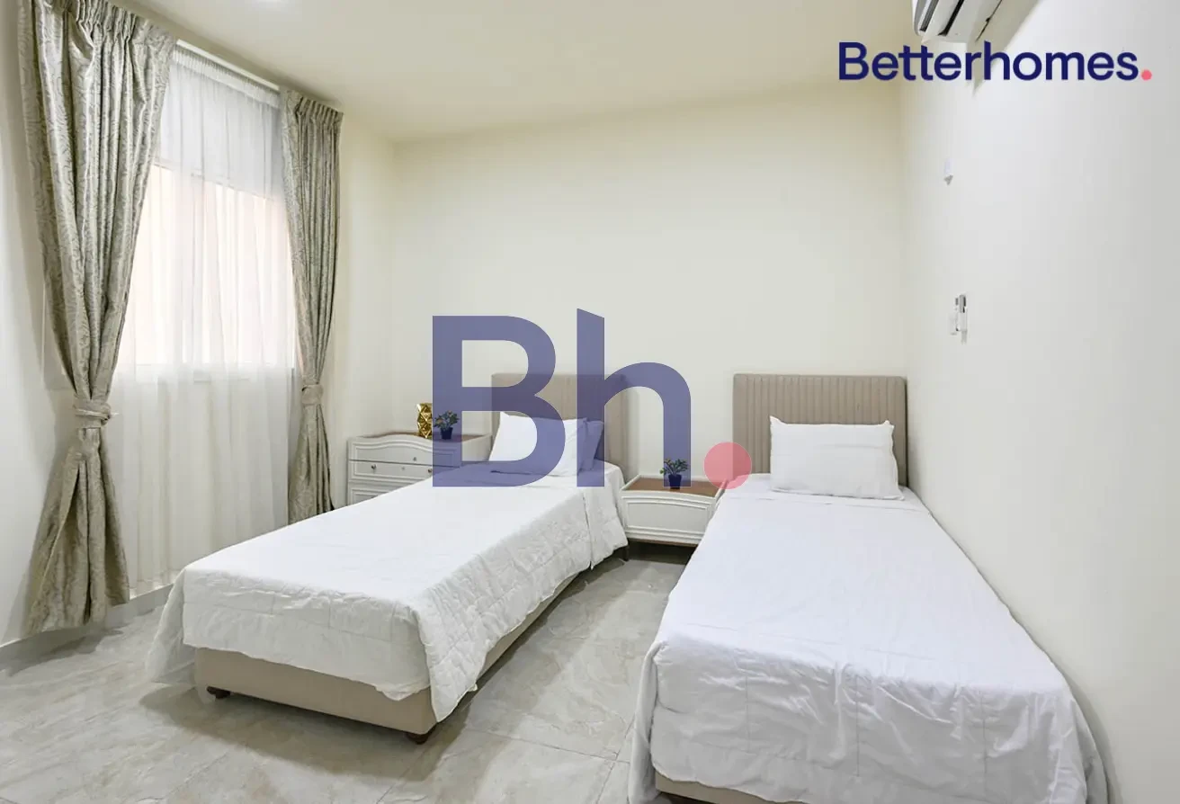 AMAZING | 5 BEDROOMS | MAID ROOM | PRIME LOCATION - Compound Villa in Bu Hamour Street