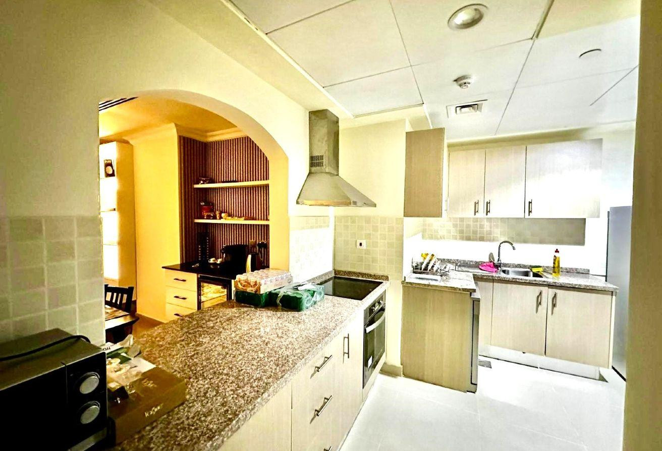 FULLY FURNISHED 1BHK APT | FULL AMENITIES | - Apartment in East Porto Drive