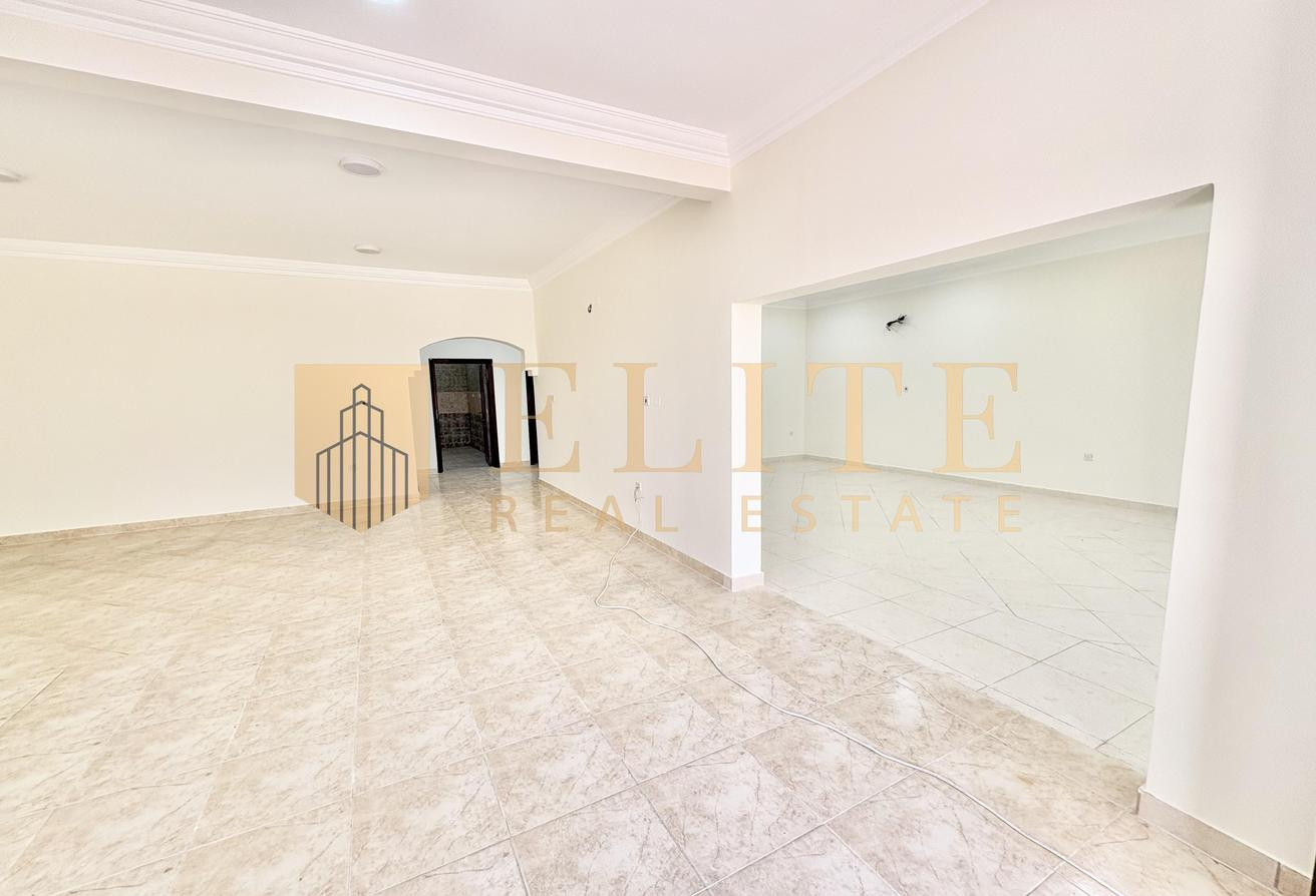 Huge renovated 5BDR+maid room standalone villa - Villa in Mesaimeer Road