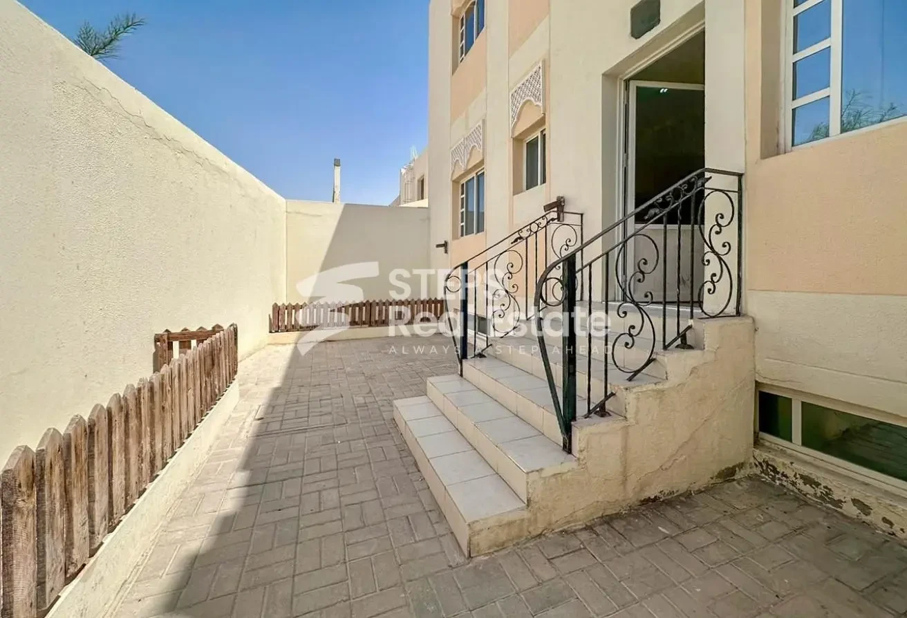 Spacious Villa with Maid&#39;s Room and Basement - Villa in Al Waab Street