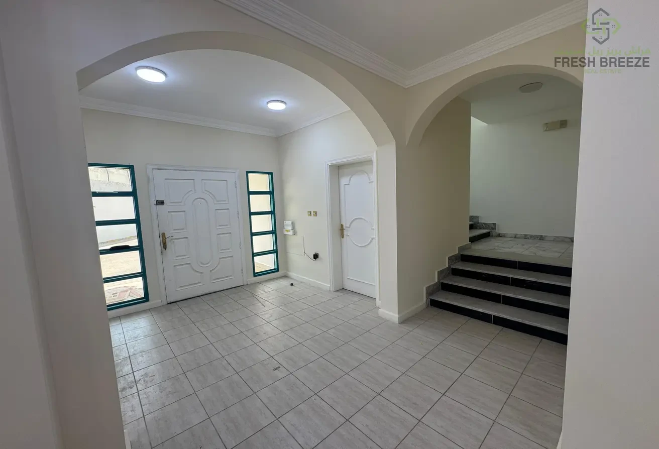 4BHK+1 SEMI-FURNISHED COMPOUND VILLA IN AL SADD - Villa in Al Sadd Road