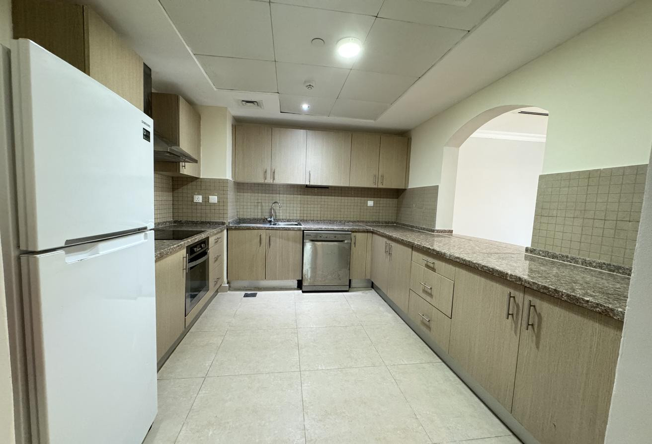 1BR Apartment for Rent | Porto Arabia - Apartment in East Porto Drive